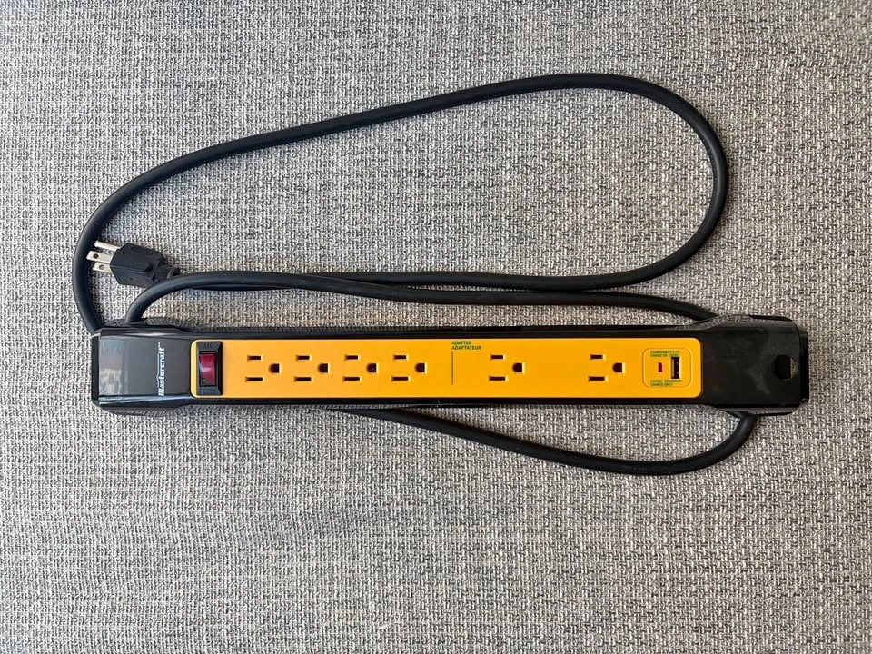 Mastercraft 6-Outlet and 1 USB Port Power Bar (buy 1 or 2!)