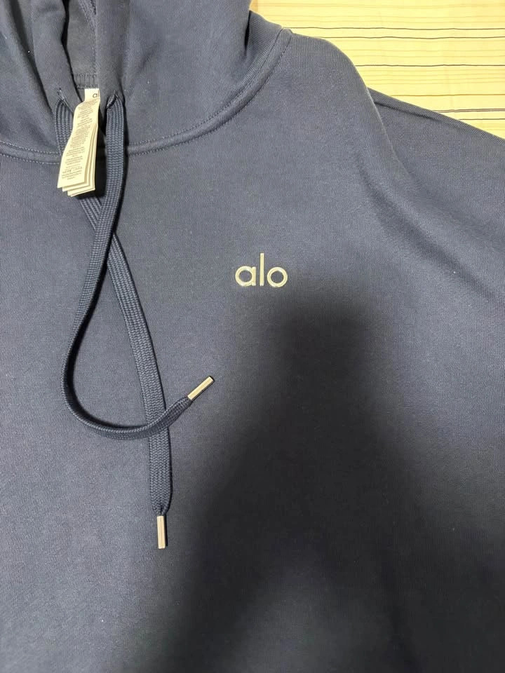 Alo Yoga Accolade Hoodie – Size Large – Worn Once – Like New - photo 3