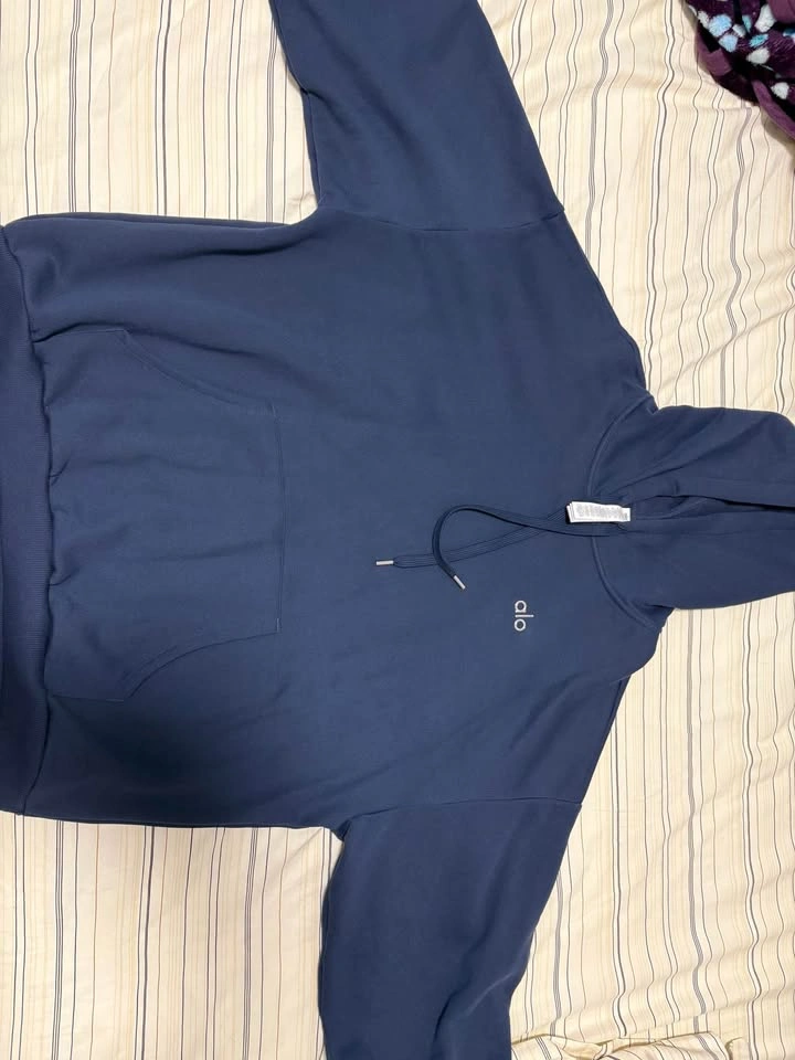 Alo Yoga Accolade Hoodie – Size Large – Worn Once – Like New - photo 4