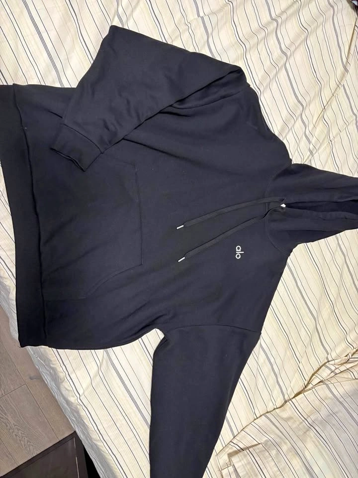 Alo Yoga Accolade Hoodie – Size Large – Worn Once – Like New