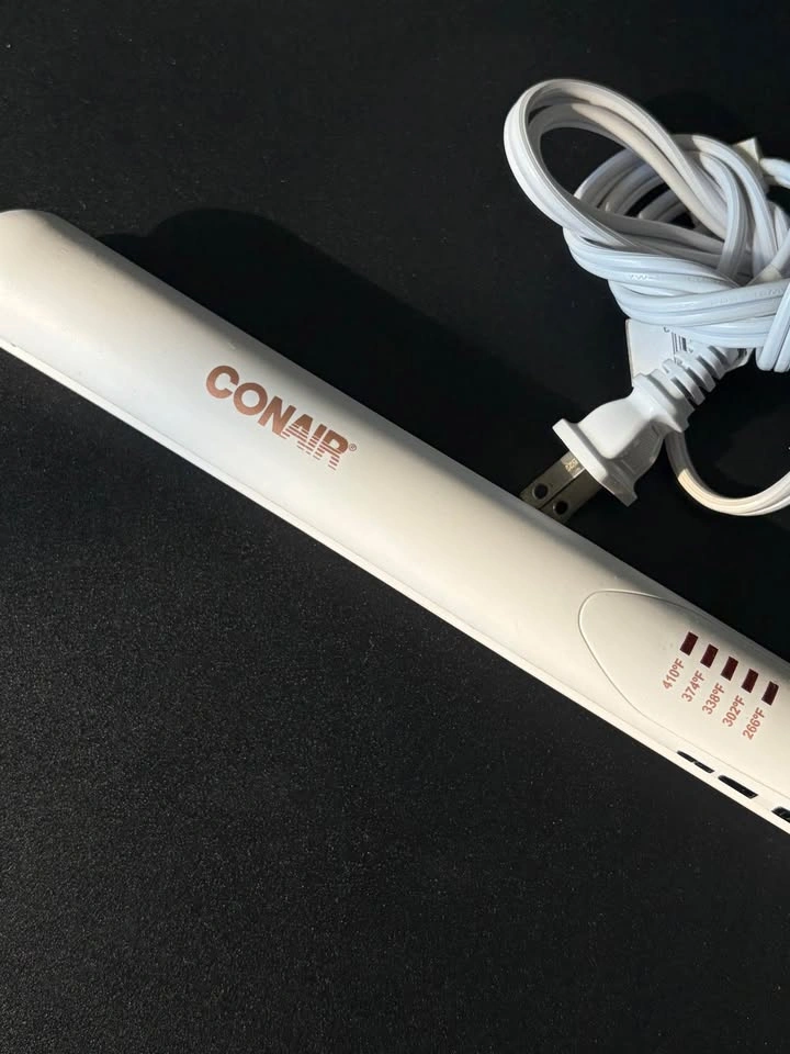 Conair White Flat Iron - photo 2