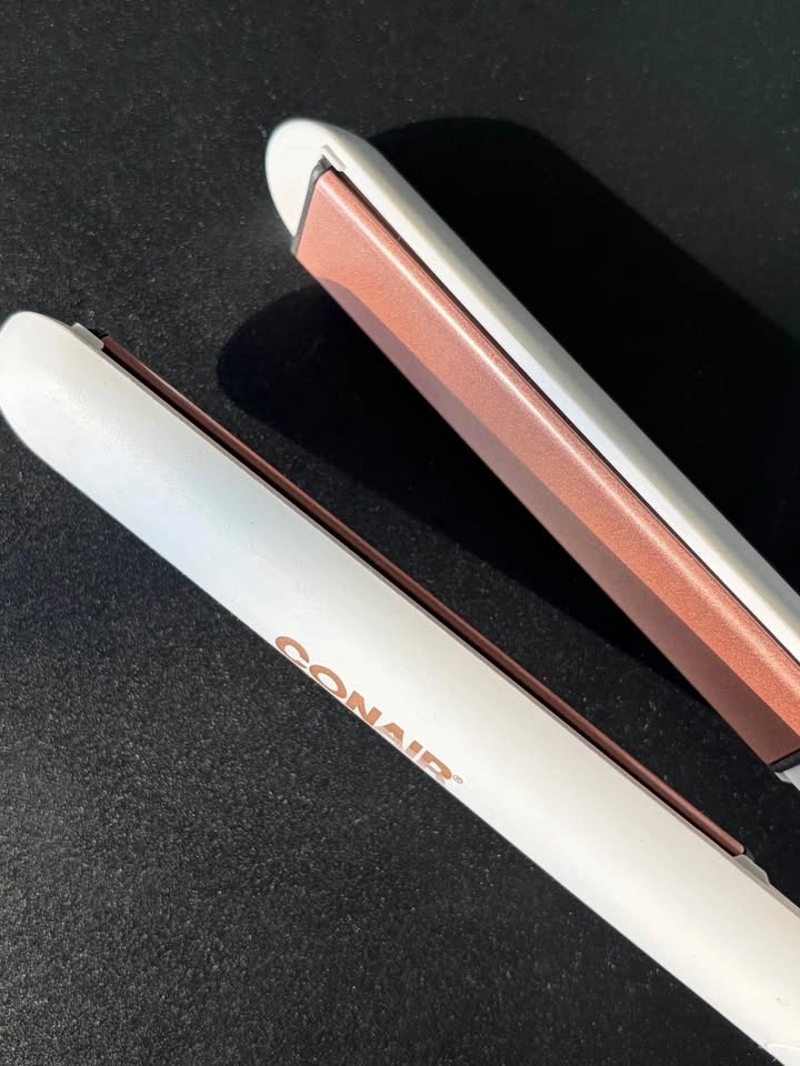 Conair White Flat Iron - photo 3