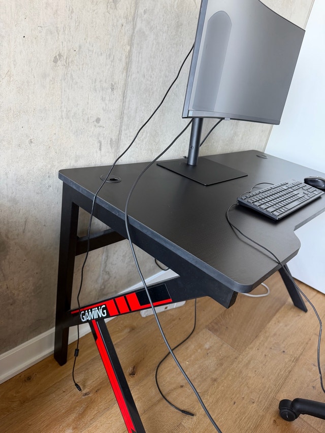 Gaming Desk & Ergonomic Office Chair – Great Condition - photo 5