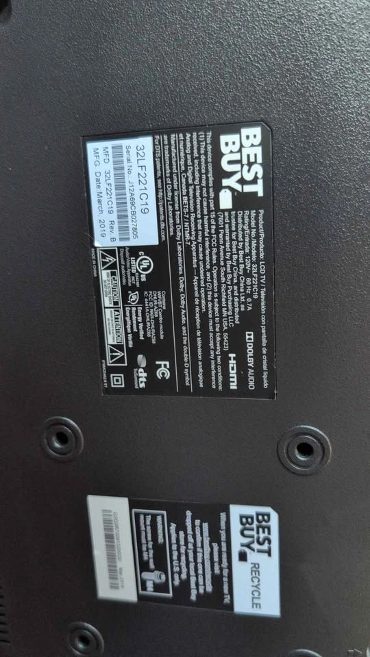 Toshiba 32-inch LCD TV - photo 3