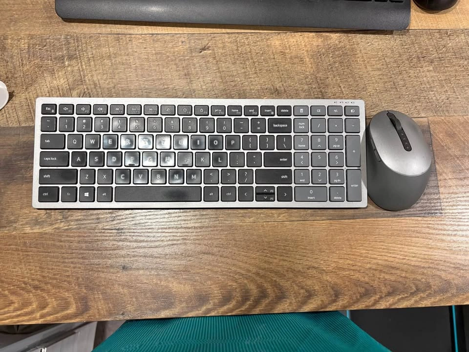Dell Multi-Device Wireless Keyboard and Mouse Combo - KM7120W