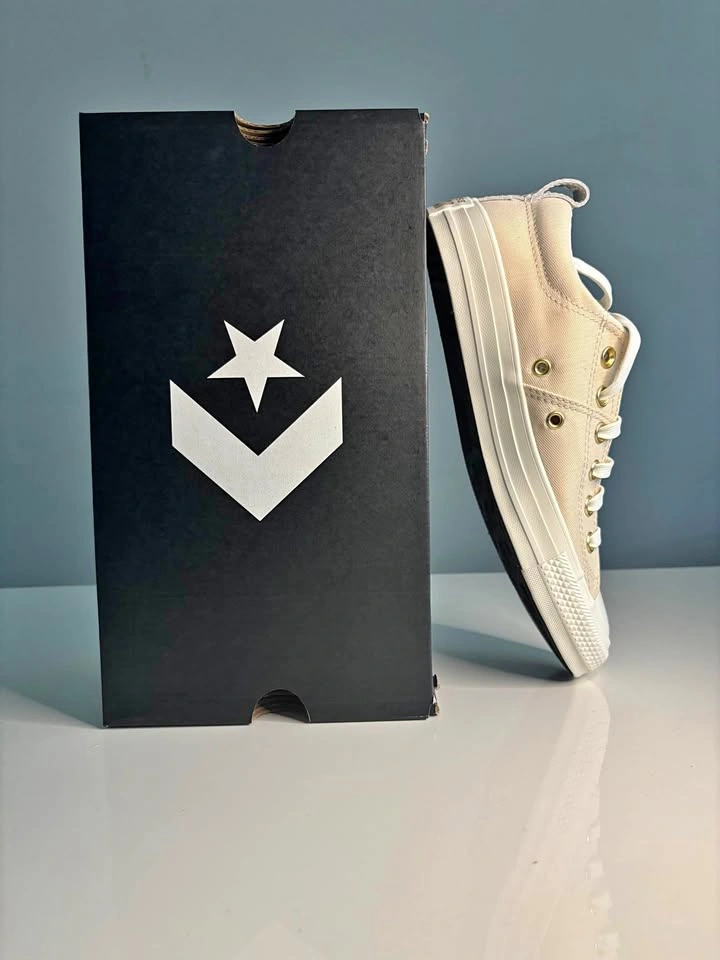 BACK-TO-SCHOOL BEIGE SHOES