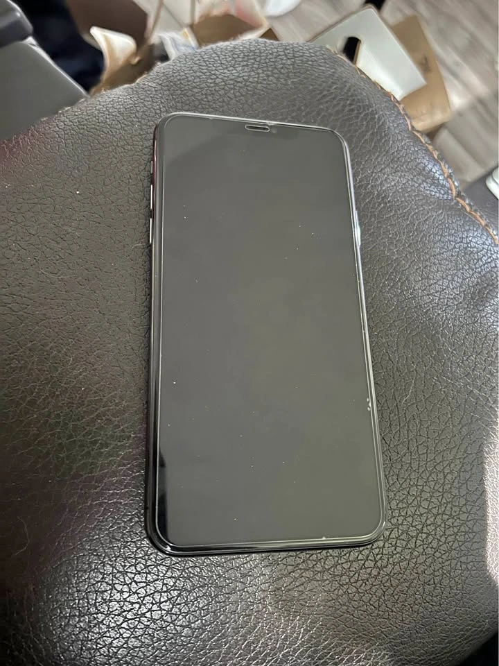 iPhone 11 Pro Max - 256 GB (negotiable, please inquire)