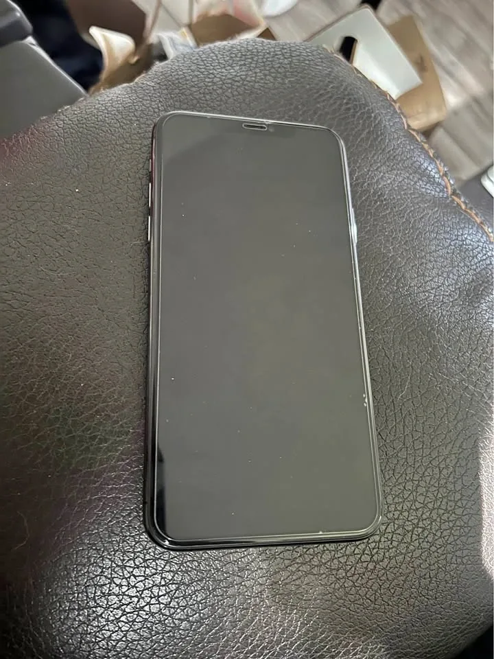 iPhone 11 Pro Max - 256 GB (negotiable, please inquire)