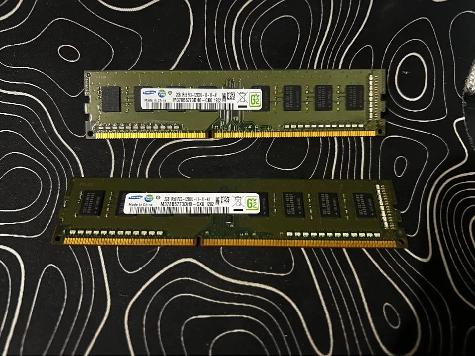 Lot of DDR3 Desktop RAM – 2GB Sticks (Hynix + Samsung) - photo 2