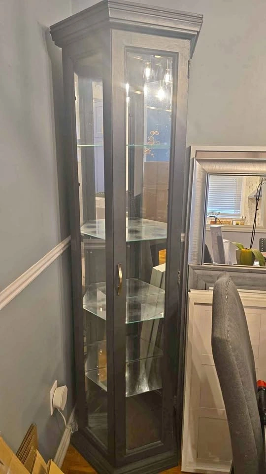 Curio cabinet