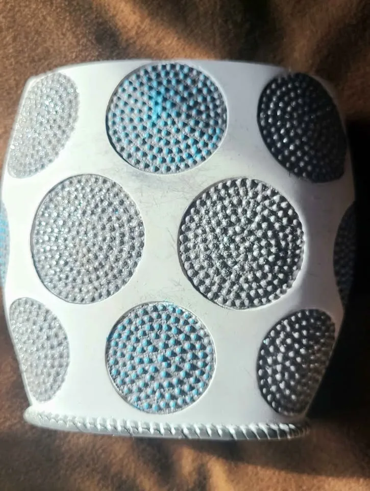 Avanti bathroom accessories image indicator(2)