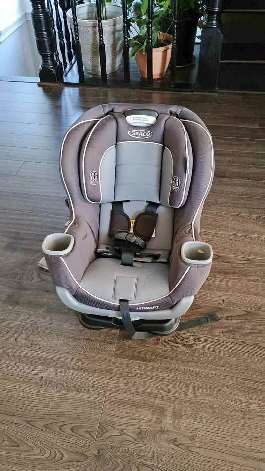 Graco Extend2Fit Convertible Car Seat