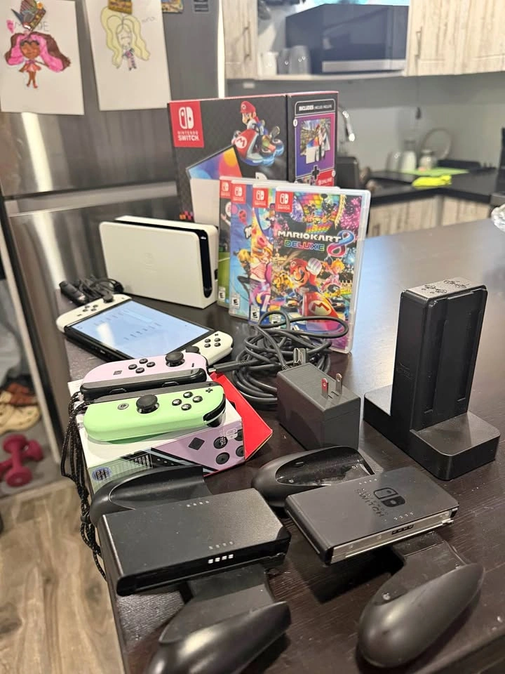 Nintendo Switch OLED Bundle – 4 Games + Extra Joy-Cons