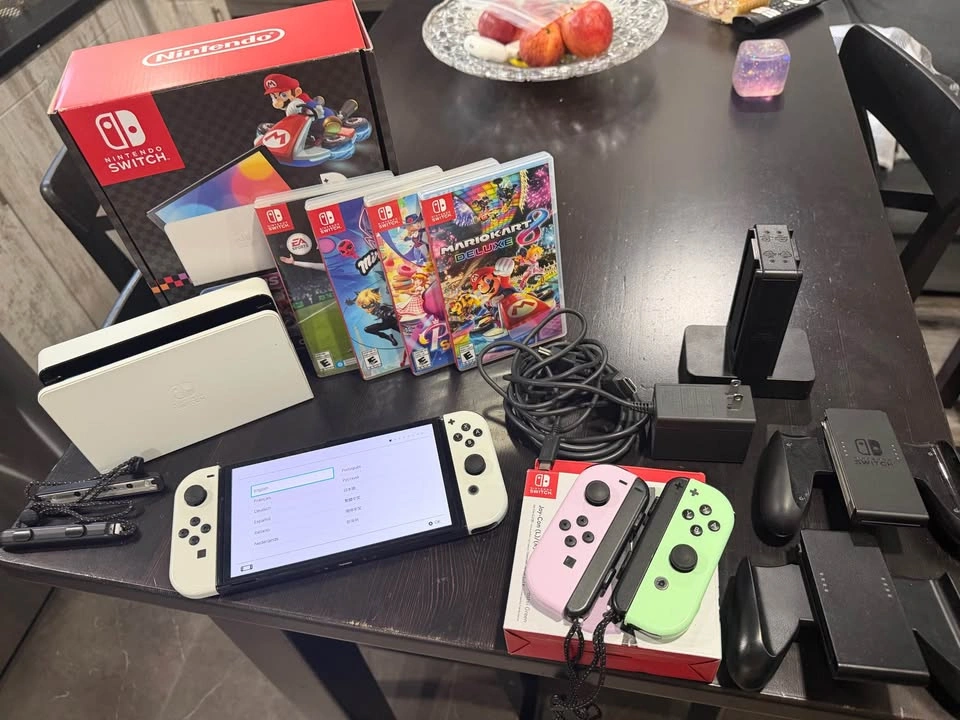 Nintendo Switch OLED Bundle – 4 Games + Extra Joy-Cons - photo 2