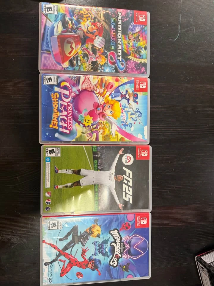 Nintendo Switch OLED Bundle – 4 Games + Extra Joy-Cons - photo 3