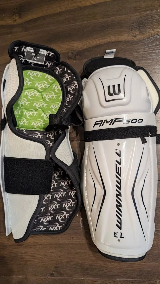 Hockey Player Equipment - photo 2