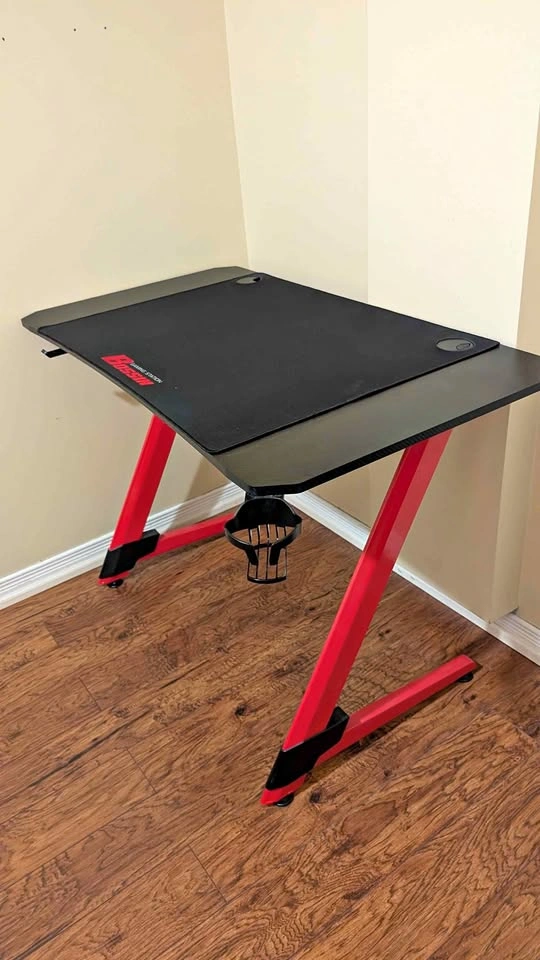 Z-shaped Gaming Desk