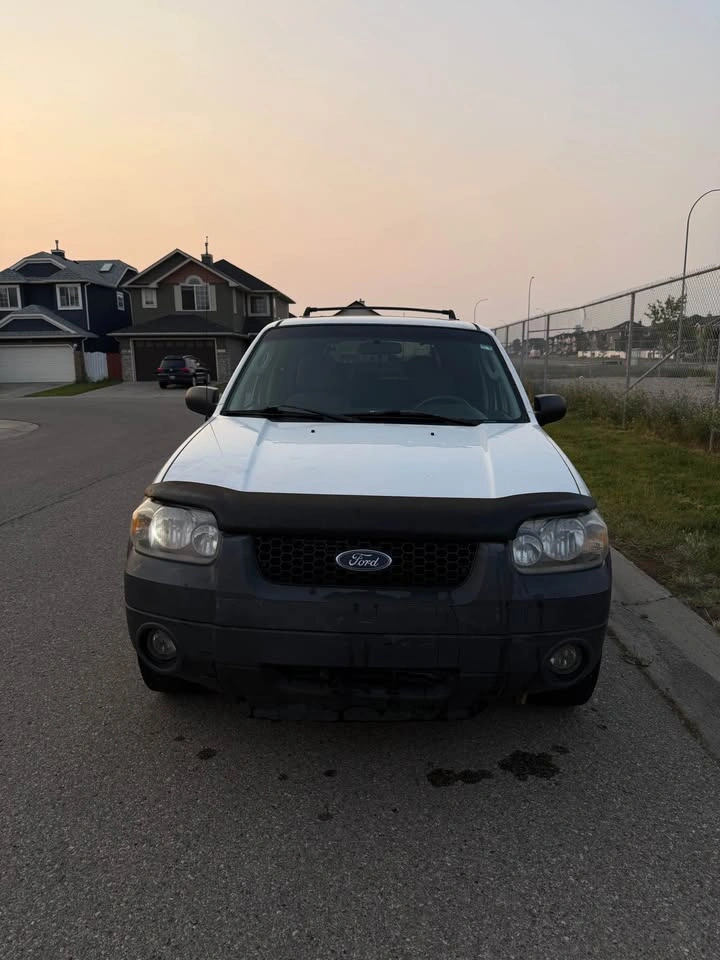 2005 Ford Escape - photo 2