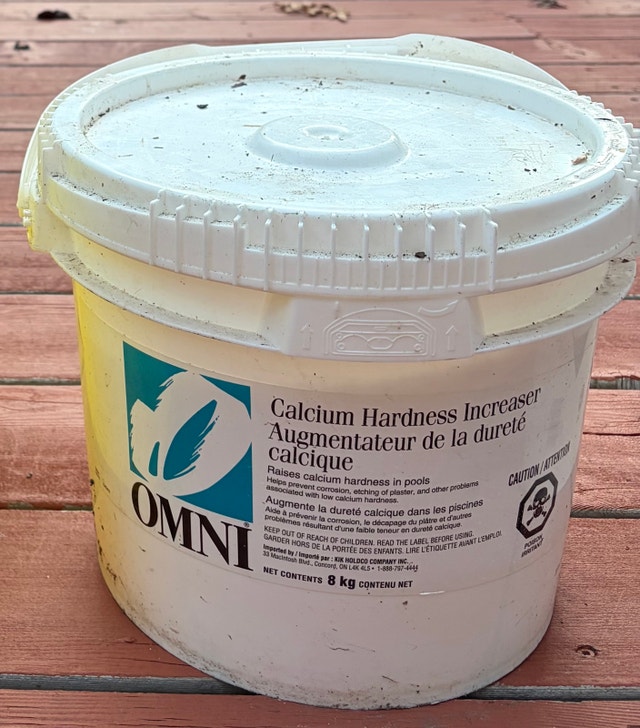 HTH and Omni - Chlorine pucks, granules, hardness decreaser - photo 5