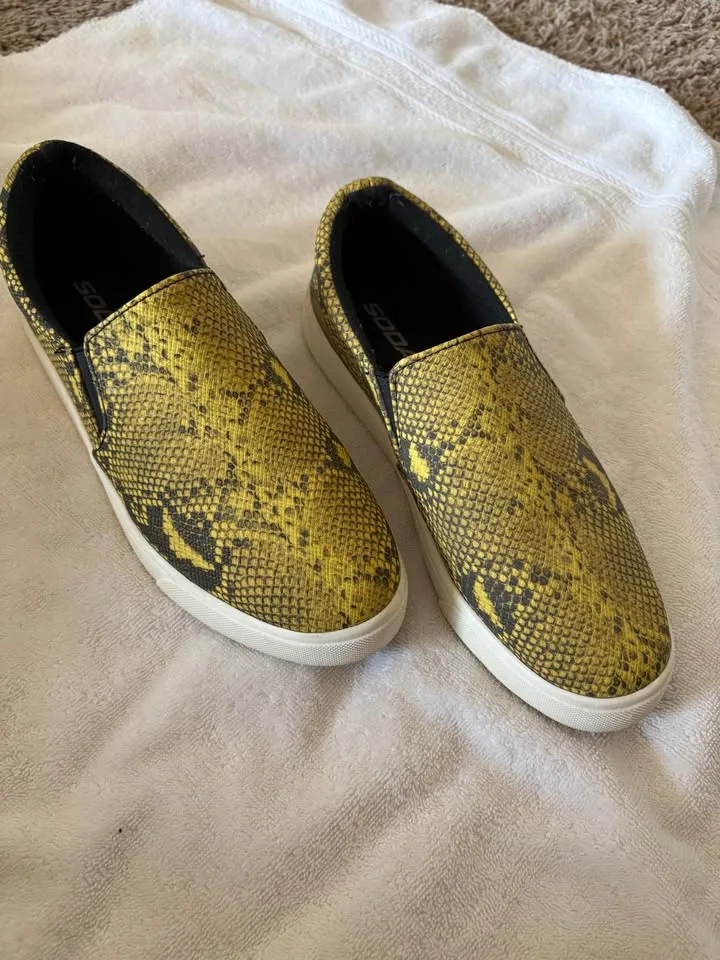 Women’s slip on casual shoe size 7 - photo 2