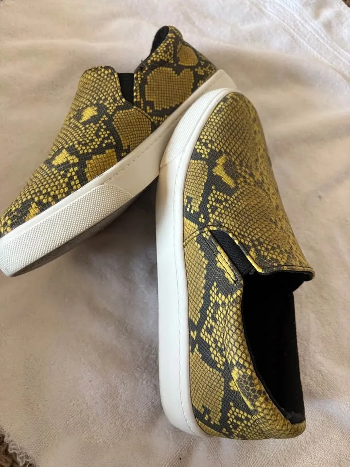 Women’s slip on casual shoe size 7 - photo 3