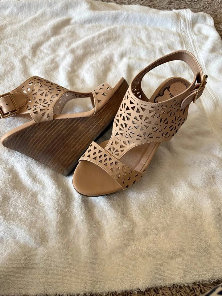 Wedge bootie style platform sandal