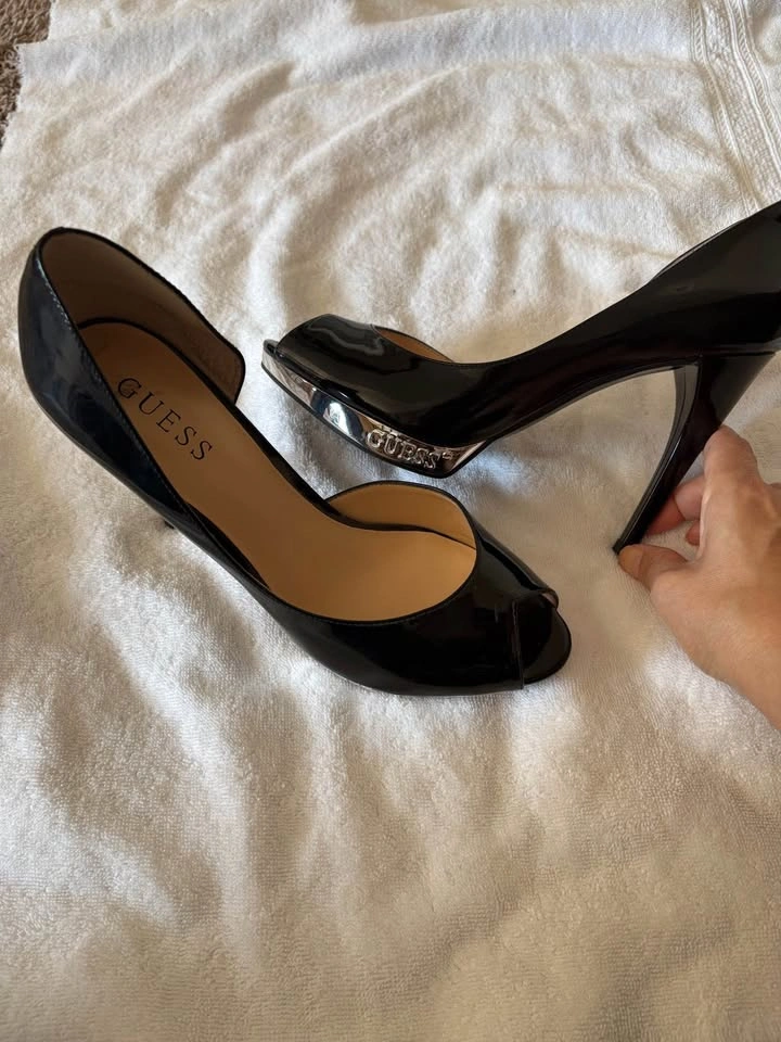 Guess patent leather peep toe heels size 7.5 - photo 2