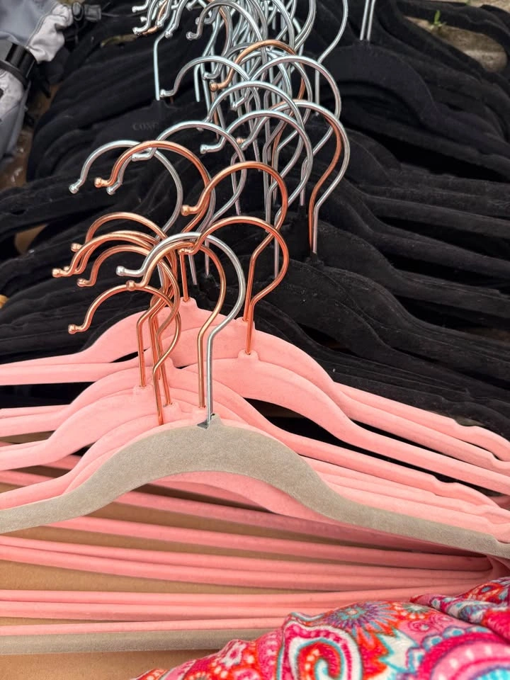 Velvet Non-Slip Standard Hanger - photo 2