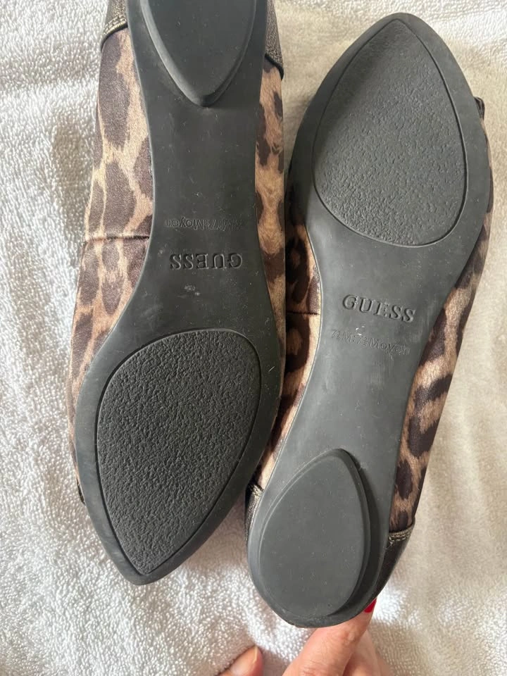 Like new Guess flats size 7.5 - photo 2
