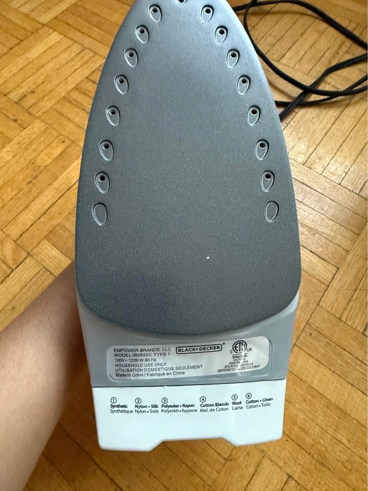 BLACK+DECKER Steam Iron(s) & Tabletop Ironing Board - photo 2