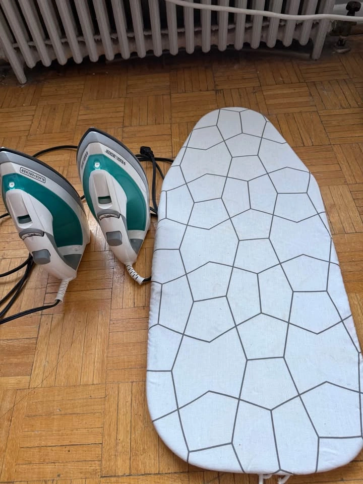 BLACK+DECKER Steam Iron(s) & Tabletop Ironing Board - photo 4