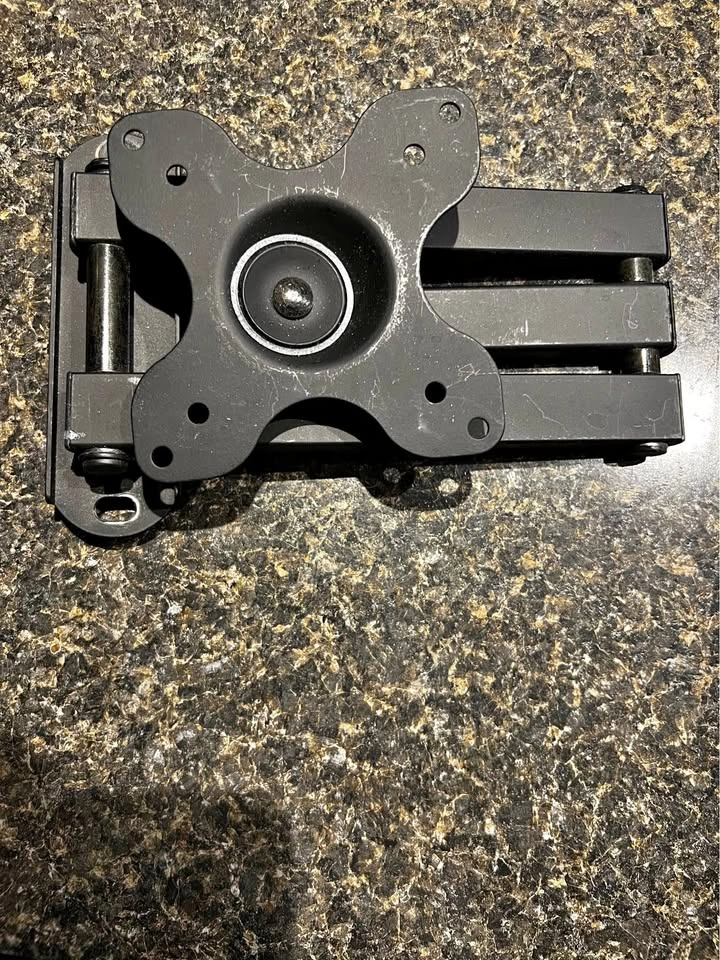 Monitor/TV wall mount (only 1)