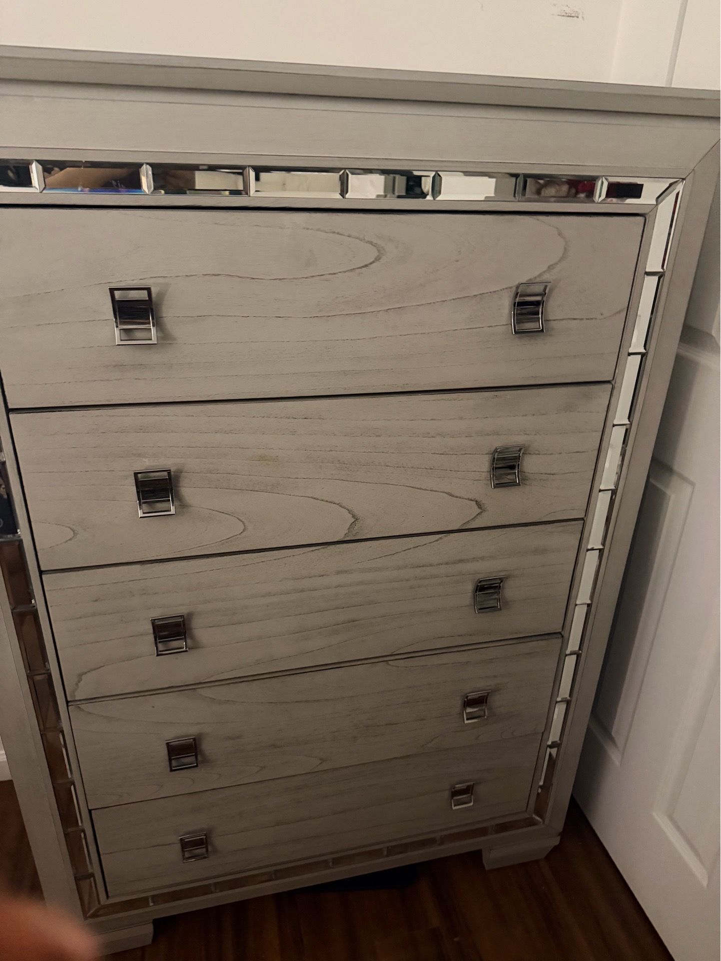 Modern 5-Piece Queen Bedroom Set - photo 5