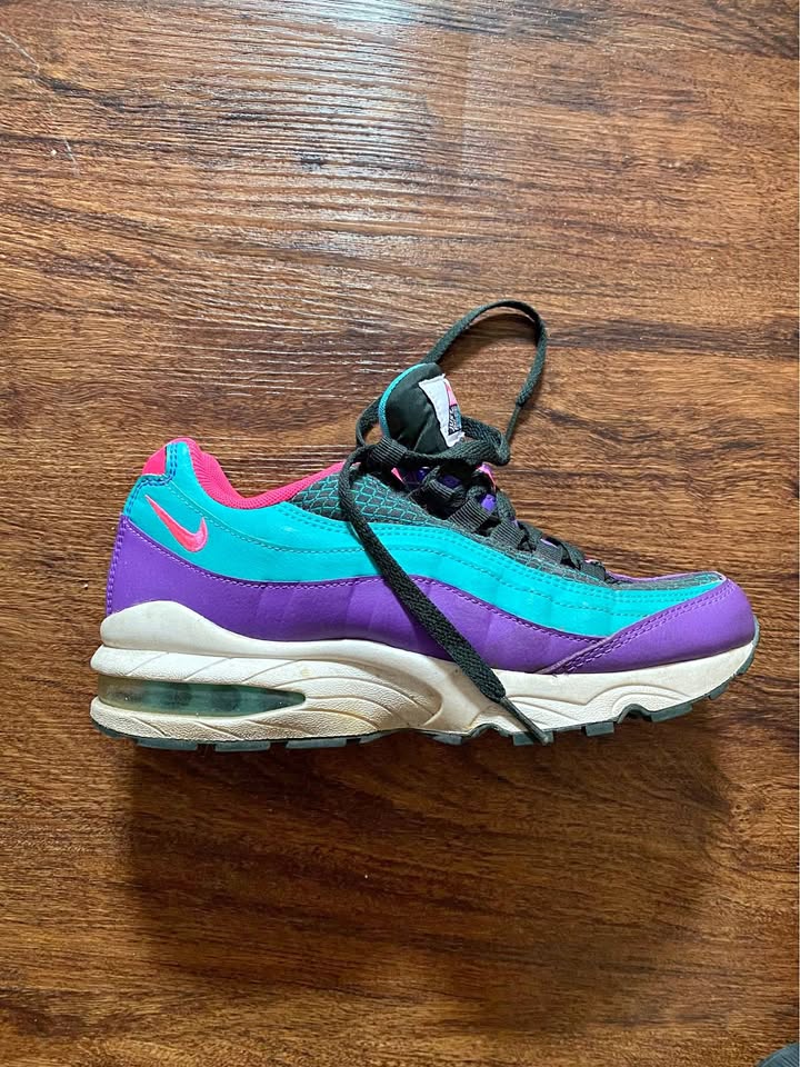 Nike Air Max 95 NOW Green Purple Pink Size 6Y/Women’s 6