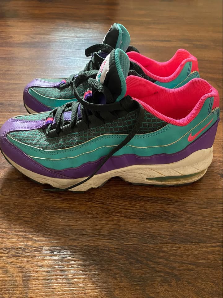 Nike Air Max 95 NOW Green Purple Pink Size 6Y/Women’s 6 - photo 4