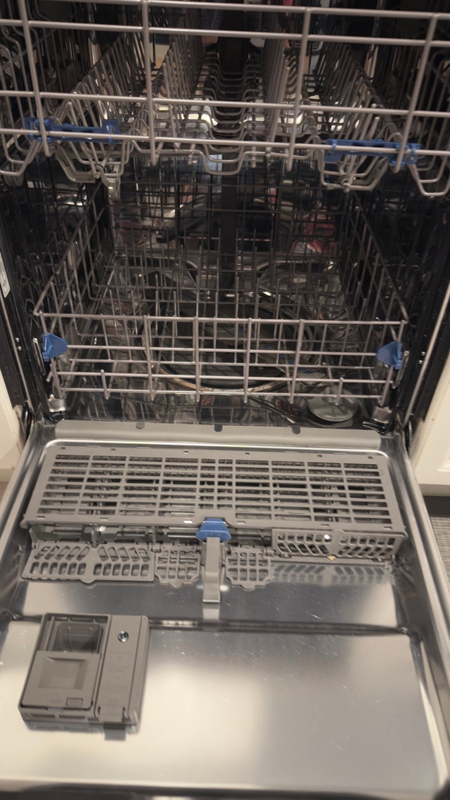 Whirlpool dishwasher - photo 2
