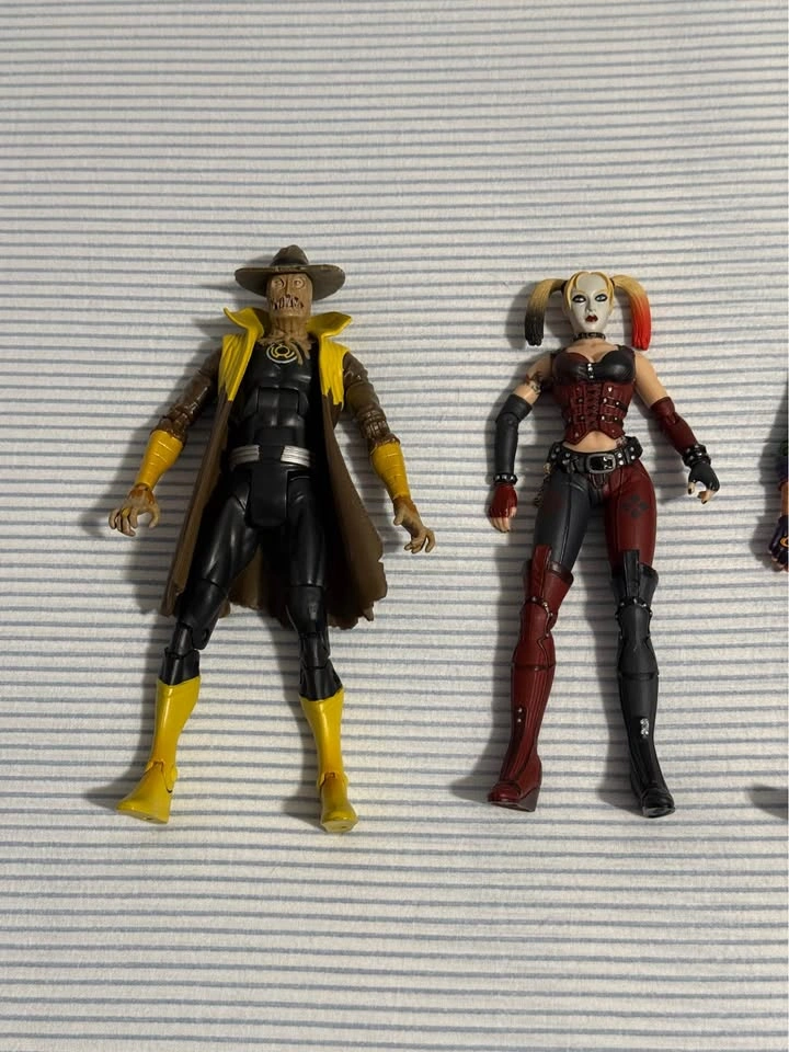 Batman Arkham City DC Direct Lot Plus 1 Yellow Lantern Scarecrow - photo 2
