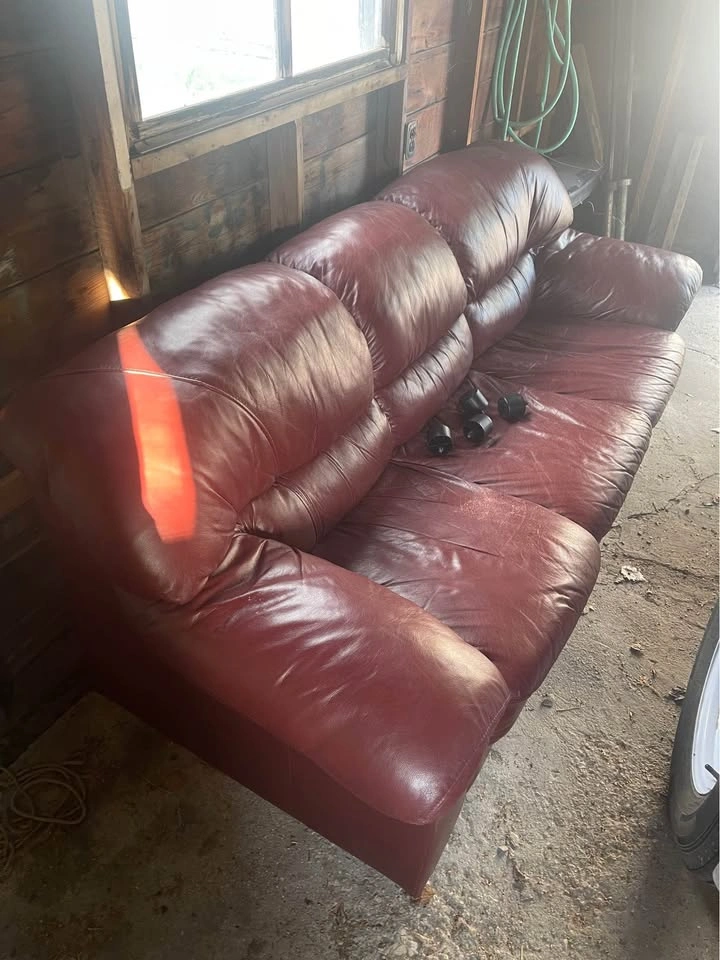 Leather couch - photo 2