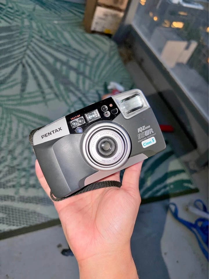 Pentax IQ Zoom 95 WR 35mm Film Camera