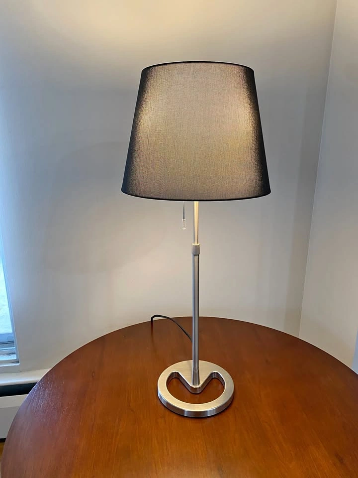 Dimmable adjustable table lamp