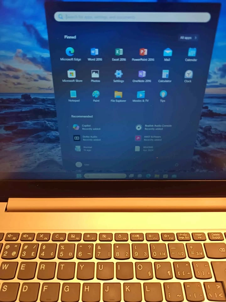 Lenovo IdeaPad 3 AMD Athlon Gold 12GB RAM 1TB HDD 256GB SSD