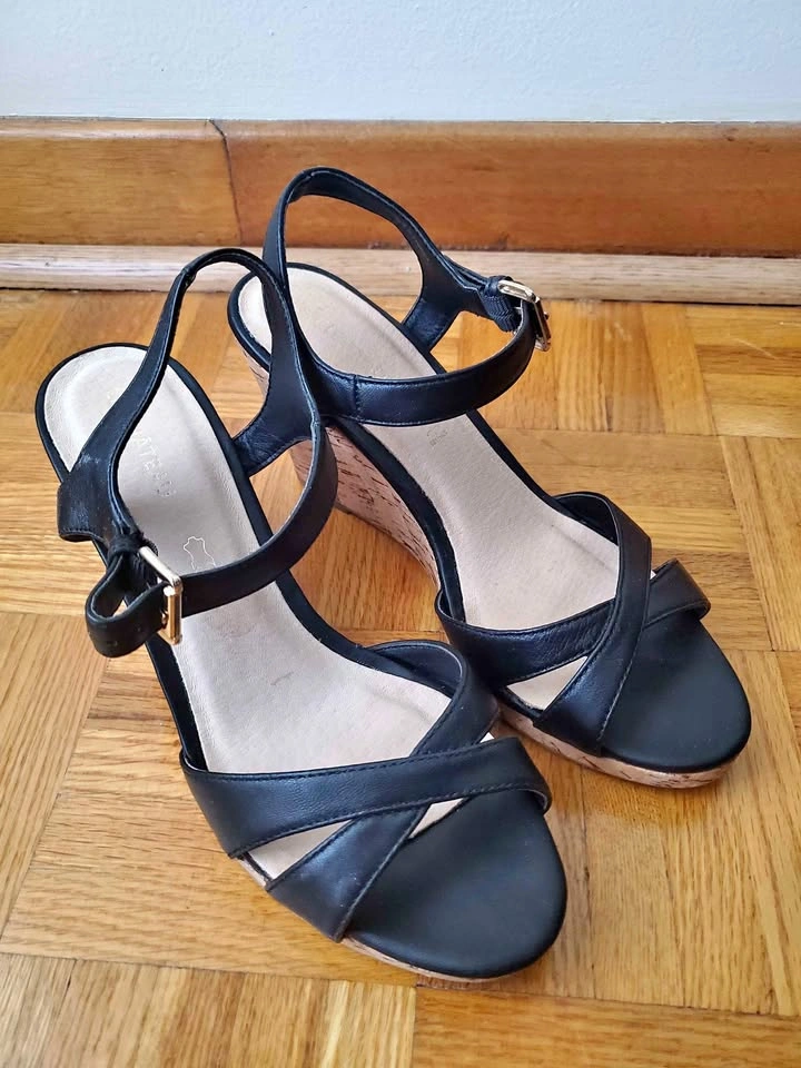 Le Chateau Black Wedges - Size 7 Women's