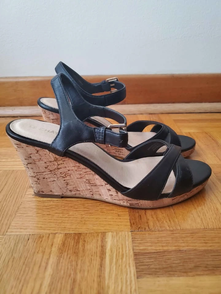 Le Chateau Black Wedges - Size 7 Women's - photo 2