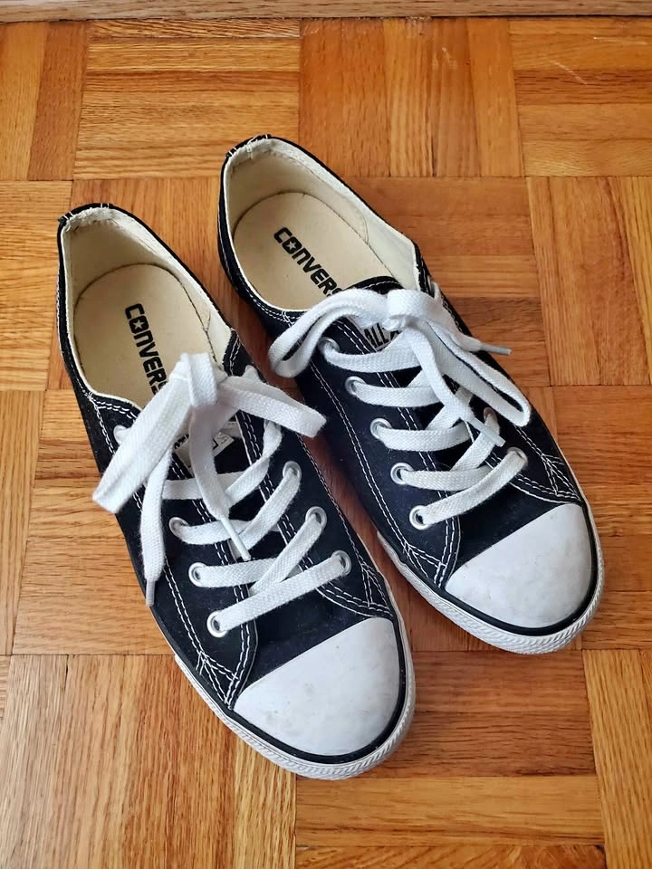 Converse Shoes (size 6.5 women's)