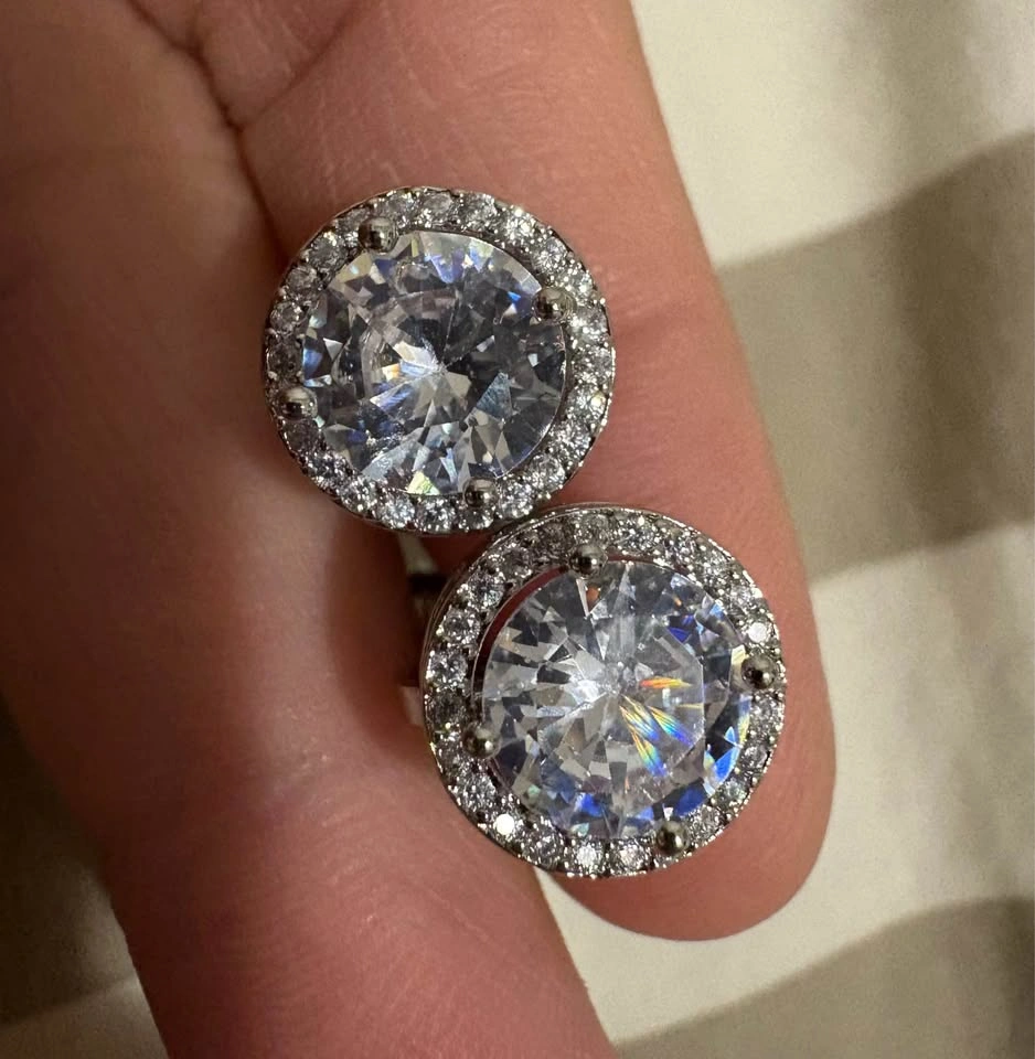 Gorgeous & Classy CZ Clip On Earrings White Gold Plated - photo 2