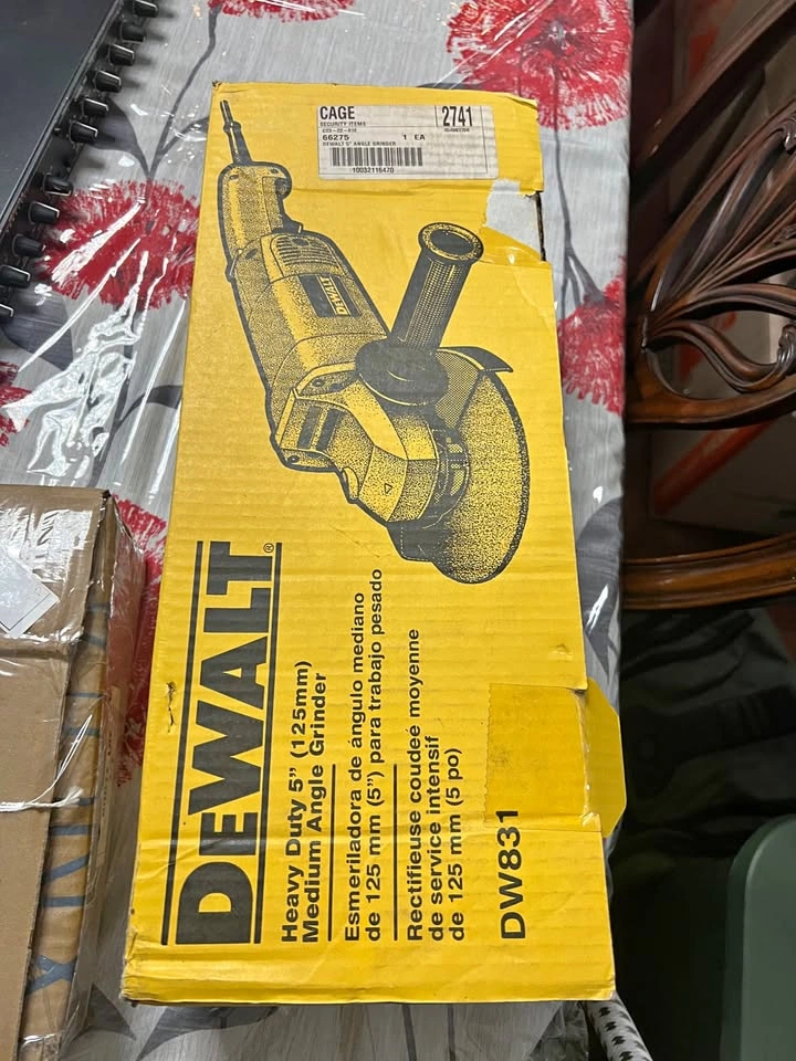 DeWalt DW831, a corded 5-inch (125 mm) heavy-duty medium angle g