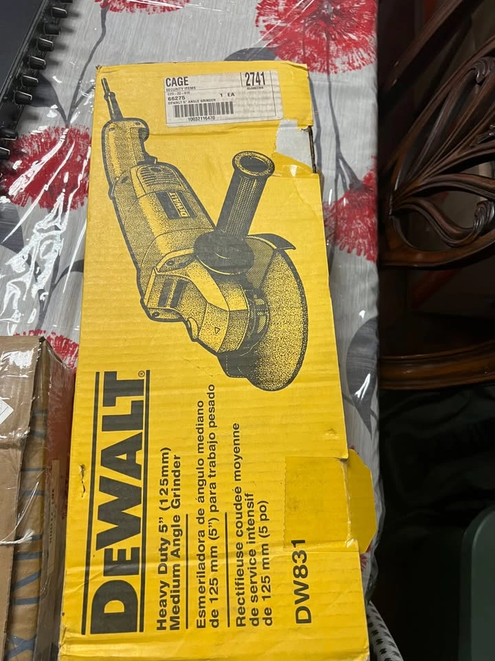 DeWalt DW831, a corded 5-inch (125 mm) heavy-duty medium angle g - photo 3