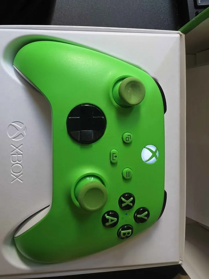 Microsoft Xbox One Console with Electric Volt Controller and Kin - photo 2