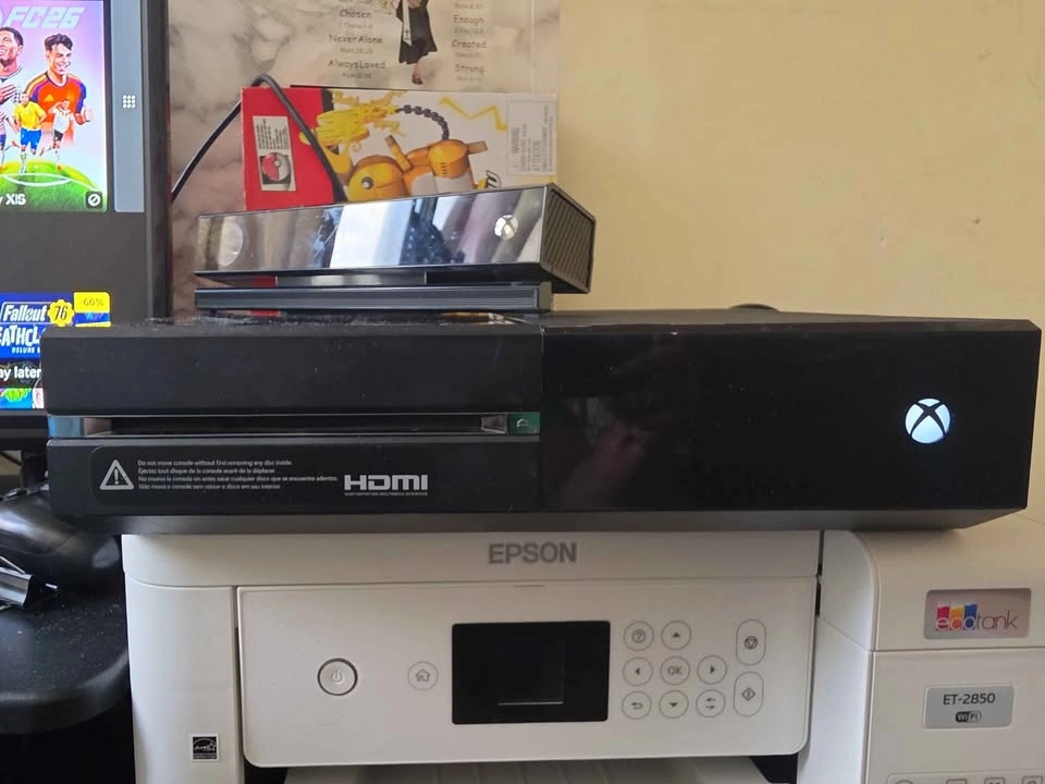 Microsoft Xbox One Console with Electric Volt Controller and Kin - photo 4
