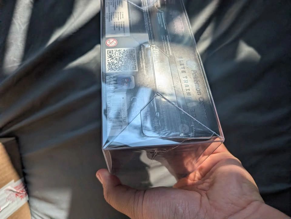 Pokémon Center Elite Trainer Box Pitch Black - photo 5